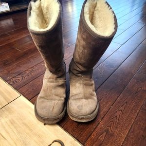 UGG Boot - Chocolate Zip Back Size 6